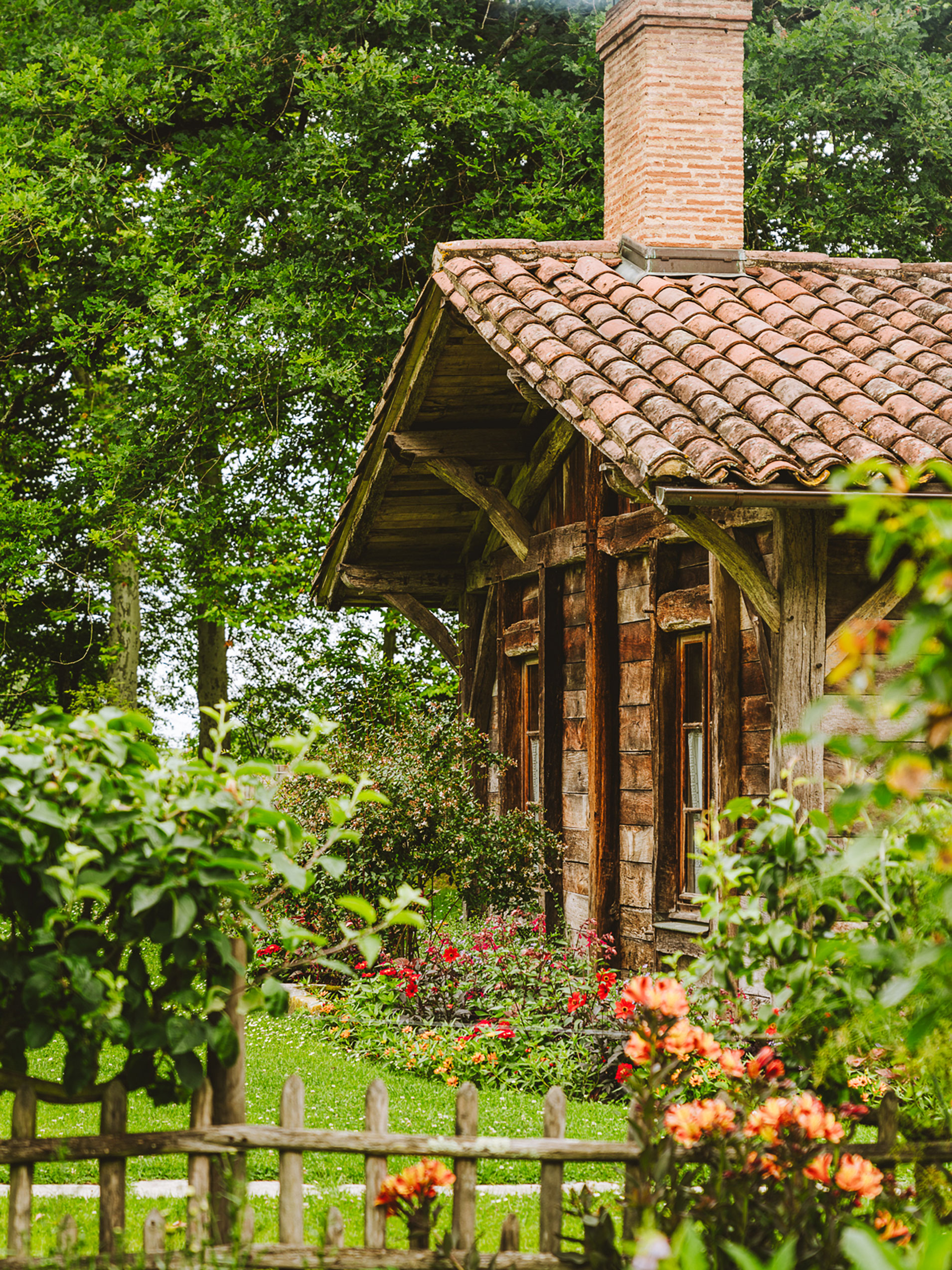 Les-prés-d'Eugénie-ferme-thermale_jardin-gris_joann-pai